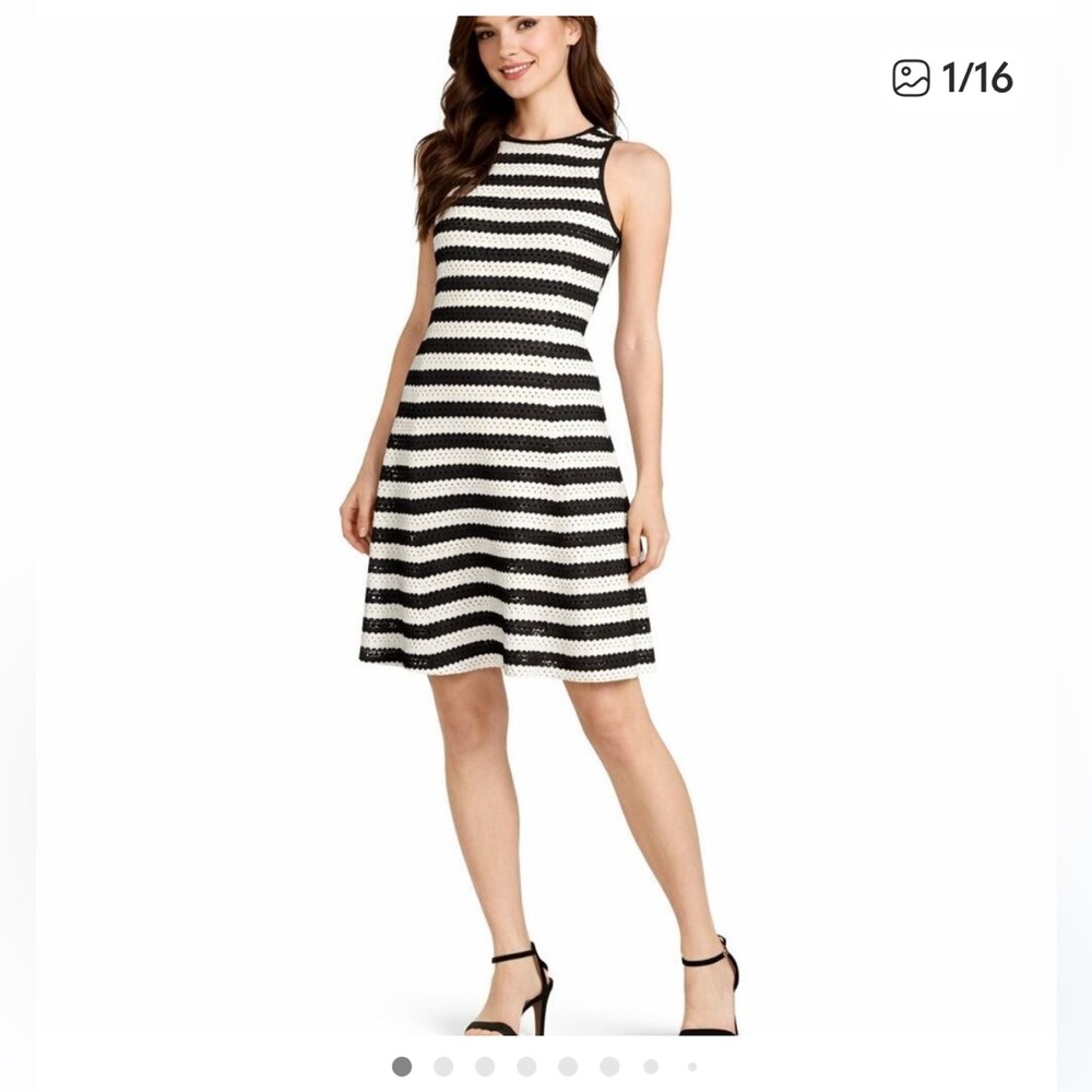 BANANA REPUBLIC PERFORATED STRIPE FIT & FLARE DRESS 6 mini Back Zipper Lined